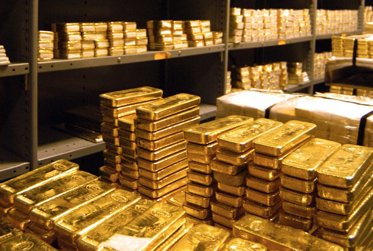 https://www.adjafash.com/wp-content/uploads/2024/09/gold-and-central-banks-1280x862.jpg